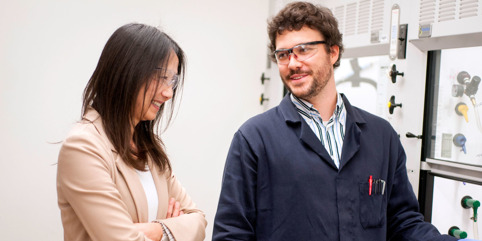 Two postdoc's chatting in a lab